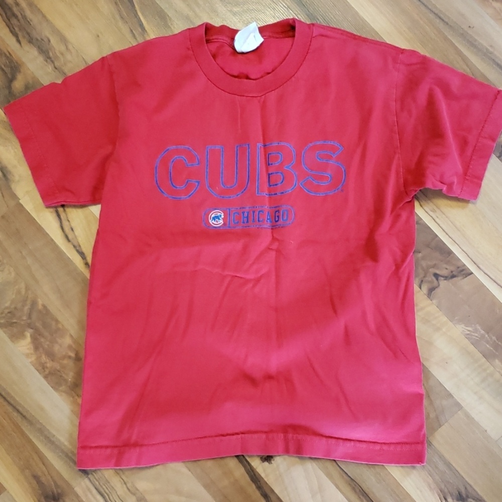 Boys size large Chicago Cubs tee